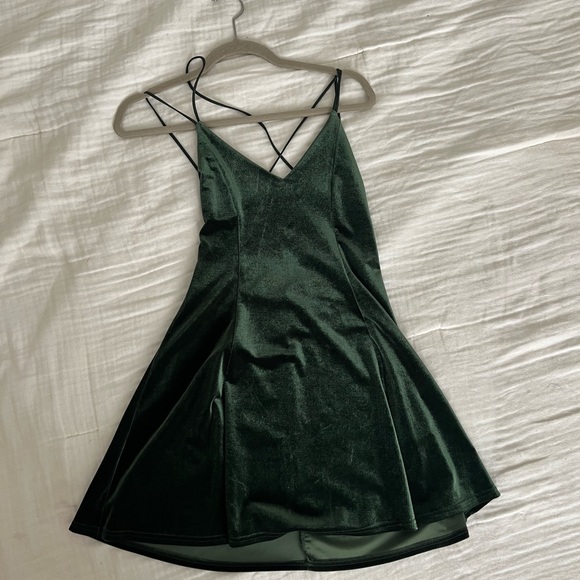 The perfect holiday or NYE dress!! Velvet, holiday green, short and ballerina - Picture 1 of 4